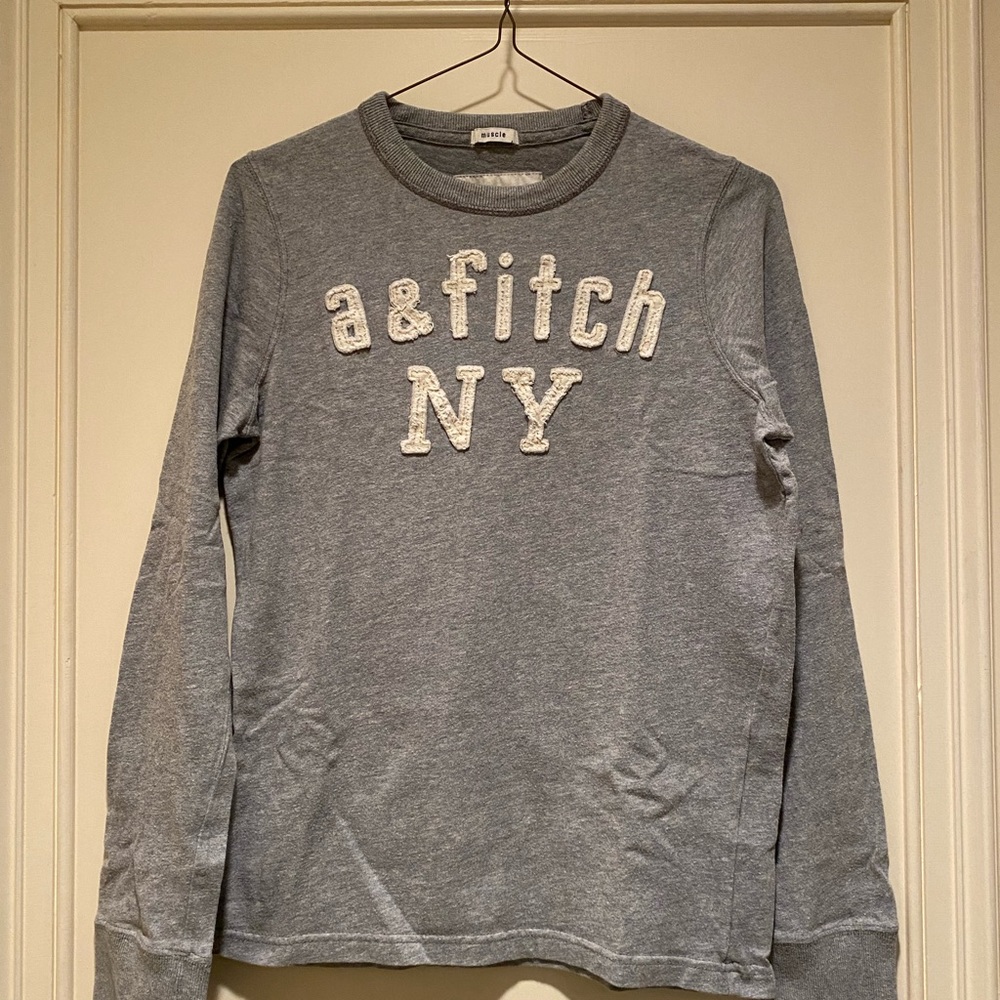 Abercrombie Kids Muscle Boys large gray long sleeve jersey